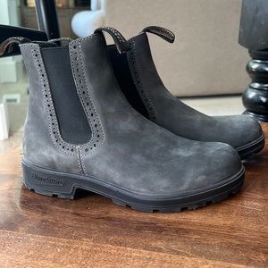 WOMEN’S BLUNDSTONE ORIGINAL HIGH TOP BOOTS IN  RUSTIC BLACK
